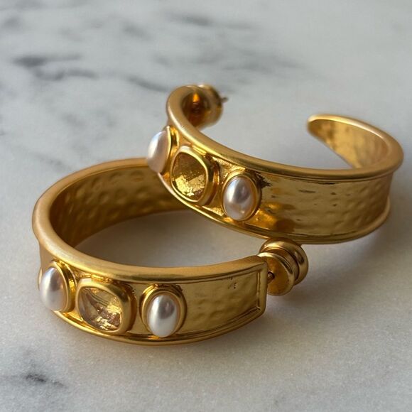 NWOT Julie Vos  Gold and Pearl Hoop Earrings - Picture 1 of 7